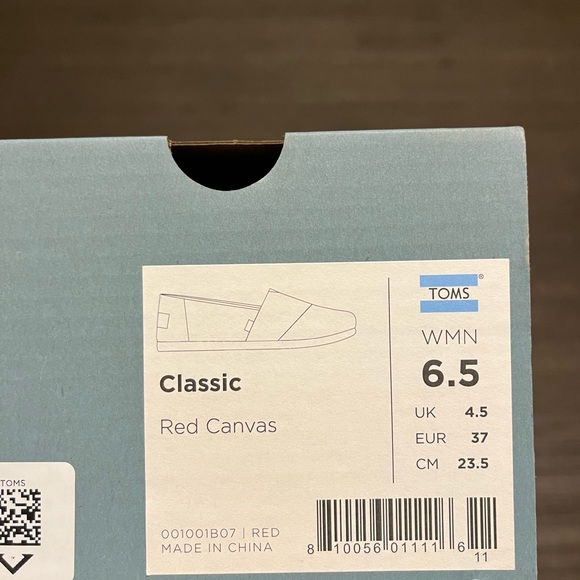 BNIB TOMS Slip On - Picture 8 of 10